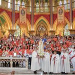 Colômbia – No dia 8 de outubro a Igreja de Nossa Senhora de Fátima, em Tocancipá, acolheu o Encontro Nacional do Apostolado do Oratório Maria Rainha dos Corações. Nas fotos acima, aspectos diversos da programação, que incluiu uma apresentação musical e a celebração da Santa Missa. – Foto: Santiago Luna