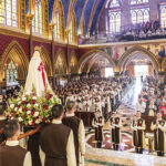 Aspectos das cerimônias da Comunhão reparadora dos primeiros sábados realizadas pelos Arautos do Evangelho em várias partes do mundo – Foto: Stephen Nami
