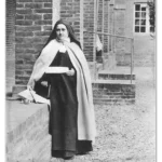 Santa Teresinha do Menino Jesus no pátio do Carmelo de Lisieux, em 1896 – Foto: Reprodução﻿﻿﻿