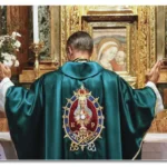 Filho é aquele que compreende por inteiro sua mãe e sabe discernir as atitudes de alma dela através de simples gestos ou olhares – Santa Missa celebrada por Mons. João diante do milagroso afresco, em fevereiro de 2006 – Foto: Arquivo Revista﻿﻿﻿