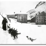 Cônego com cães da raça São Bernardo – Mosteiro e hospedagem da Congregação do Grande São Bernardo, Alpes do Valais (Suíça) – Foto: Reprodução﻿﻿﻿