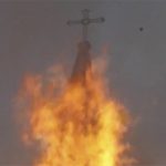 Fermo immagine di un video trasmesso dalla EWTN che mostra l’attacco alla Chiesa dell’Assunzione – Foto Riproduzione