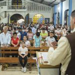 Ecuador – Durante il mese di marzo, la Statua Pellegrina del Cuore Immacolato di Maria ha percorso diverse parrocchie della Provincia di Azuay, riunendo i fedeli per la solenne incoronazione della Santissima Vergine e per la Santa Messa. In alto, visita a Tutupali Grande e a Zhucay, a Tarqui, e alla chiesa matrice di Camilo Ponce Enríquez. – Foto: Emilio Paez