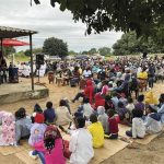 Mozambico – Celebrazione della Vigilia di Pentecoste nella parrocchia di San Gabriele, dei Padri Serviti, processione del Corpus Domini e Messe domenicali nella Comunità di San Giuseppe di Matola-Gare: queste sono state alcune delle attività pastorali realizzate negli ultimi mesi dagli araldi del Paese. Nel mese di maggio, trecento bambini della Comunità San Vincenzo hanno ricevuto lo scapolare di Nostra Signora del Carmine e un nuovo gruppo di fedeli ha fatto la consacrazione come schiavi d’amore della Vergine, secondo il metodo di San Luigi Maria Grignion de Montfort. – Foto:  Nicol Langa