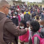 Mozambico – Celebrazione della Vigilia di Pentecoste nella parrocchia di San Gabriele, dei Padri Serviti, processione del Corpus Domini e Messe domenicali nella Comunità di San Giuseppe di Matola-Gare: queste sono state alcune delle attività pastorali realizzate negli ultimi mesi dagli araldi del Paese. Nel mese di maggio, trecento bambini della Comunità San Vincenzo hanno ricevuto lo scapolare di Nostra Signora del Carmine e un nuovo gruppo di fedeli ha fatto la consacrazione come schiavi d’amore della Vergine, secondo il metodo di San Luigi Maria Grignion de Montfort. – Foto:  Nicol Langa