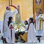 Portogallo – Il Santuario di Fatima ha accolto il 23 aprile i circa ottomila pellegrini che hanno partecipato al XVII Incontro Nazionale degli Araldi del Vangelo. Il programma è culminato con la Santa Messa presieduta da Mons. Francisco Senra Coelho, Arcivescovo di Evora, nella Basilica della Santissima Trinità. – Foto: Nuno Moura