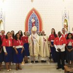 Brasile – La Messa di Pasqua dei militari di Salvador, Bahia, presieduta da Mons. Sérgio da Rocha, Arcivescovo Metropolita, nella Basilica di Nostra Signora della Concezione di Praia, ha visto la partecipazione del coro degli Araldi, che ha anche aiutato nel cerimoniale liturgico. Il 13 maggio, Il Consigliere Comunale Alexandre Aleluia ha consacrato la città al Cuore Immacolato di Maria nella sede municipale. Il giorno successivo, sedici fedeli sono stati cresimati da Mons. Marco Eugenio Galrão Leite de Almeida, Vescovo Ausiliare di Salvador, nella casa degli Araldi a Lauro de Freitas, dove tutti i mesi si realizza la Comunione riparatrice del primo sabato. – Foto: Felipe Cedraz