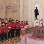 Paraguay – Il 6 agosto, gli Araldi del Vangelo hanno partecipato al trasferimento della statua di Nostra Signora dell’Assunzione, patrona nazionale, dal suo oratorio nel Pantheon Nazionale degli Eroi, ad Asunción, alla cattedrale. Il 23 giugno, il senatore Oscar Rubén Salomón, presidente del Senato, ha consacrato i lavori del Congresso Nazionale alla Vergine di Fatima. La cerimonia si è svolta nella Sala centrale del Palazzo Legislativo e ha visto la partecipazione di altri quattro senatori e funzionari delle due camere legislative del Paese. – Foto: Xavier Jacob