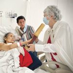 Colômbia – A Igreja de Nossa Senhora de Fátima, em Tocancipá, acolheu no dia 2 de setembro Dom Héctor Cubillos Peña, Bispo de Zipaquirá, o qual administrou o Sacramento da Crisma a jovens do setor masculino e feminino dos Arautos do Evangelho. Nos dias 4 e 26 de agosto, a Imagem Peregrina do Imaculado Coração Maria visitou os idosos da Fundação Santa Isabel, em Envigado, e os enfermos do Hospital Geral de Medellín, respectivamente. – Foto: Ivano Gavilanes / Rocío Hidalgo