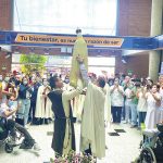 Colombia – Il 2 settembre, la Chiesa di Nostra Signora di Fatima a Tocancipá ha accolto Mons. Héctor Cubillos Peña, Vescovo di Zipaquirá, che ha amministrato il Sacramento della Confermazione ai giovani degli Araldi del Vangelo. Il 4 e il 26 agosto, la Statua Pellegrina del Cuore Immacolato di Maria ha fatto visita rispettivamente agli anziani della Fondazione Santa Isabel di Envigado e ai malati dell’Ospedale Generale di Medellín. – Foto: Ivano Gavilanes / Rocío Hidalgo