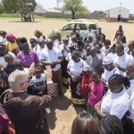 Mozambico – In occasione della memoria liturgica di San Francesco d’Assisi, patrono della provincia di Zambezia, si tengono celebrazioni religiose, nel Paese, alle quali partecipano moltissimi fedeli. Una di queste ha avuto luogo il 9 ottobre, nella Quasi-Parrocchia di San Giuseppe a Matola-Gare, diocesi di Maputo. – Foto: Urbano Ngoka