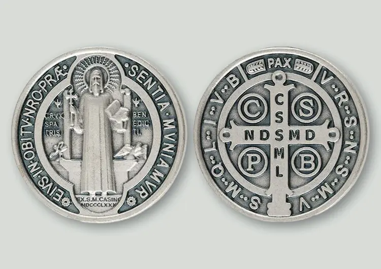 Medaglia Di San Benedetto Con Croce In Oro 18k E Zirconi – Eleganza E Protezione - Foto 8