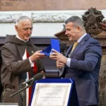 R274-AM-004_Monsignor João riceve la Medaglia Tiradentes_Brasile (Rio de Janeiro)_Medaglia Tiradentes_Assemblea Legislativa di Rio de Janeiro_Foto-David Ayusso