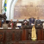R274-AM-009_Monsignor João riceve la Medaglia Tiradentes_Brasile (Rio de Janeiro)_Medaglia Tiradentes_Assemblea Legislativa di Rio de Janeiro_Foto-David Ayusso