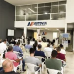 Messa in uno dei negozi della Cidade do Automóvel – Foto: Parrocchia Gesù Buon Pastore