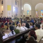 290-AM-041_Un canto di lode al Bambino Dio (Altri paesi)_Paraguay_Santuario Nazionale di Nostra Signora dei Miracoli_Caacupé_Foto-Isabel Bogado