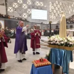 Consagración – Estados Unidos – Catedral de Cristo – Garden Grove – Foto: Knut Nguyen