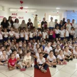 Junto a pequeños y ancianos – Brasil – Centro de Educación San Filippo Smaldone – Paranoá – Foto: Ana Karen